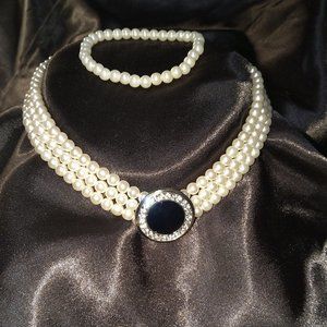 3PC. Necklace, Bracelet, Earrings, Pearl set